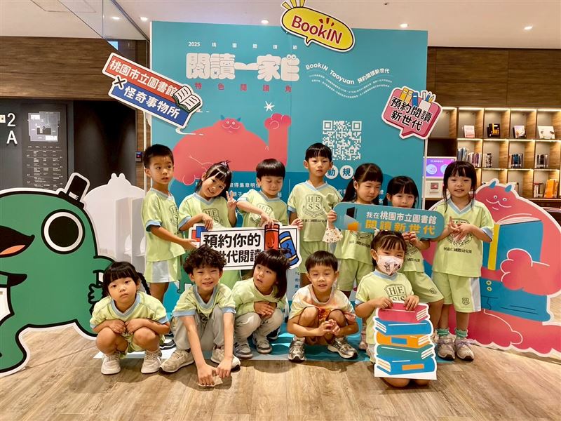 怪奇事物所的閱讀推薦書單現正於總館展出，歡迎前來挖掘靈感。（圖／桃園電子報提供）