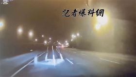 國道,鐵架,轎車,小貨車（圖／翻攝自記者爆料網）