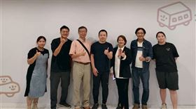 日本知名藝術家大石曉規來台 攜手長庚科大推動「微笑符號點亮校園」。（圖／長庚科大提供） 