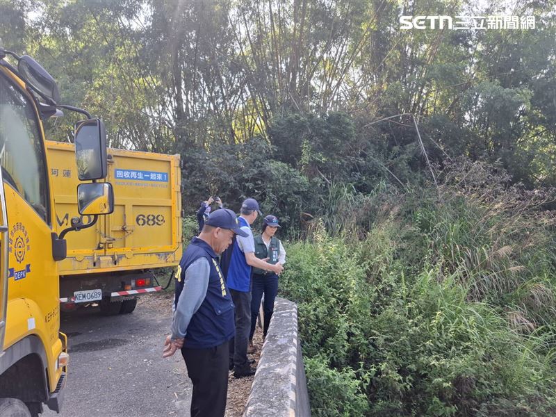 高雄燕巢區知名景點「月世界」遭人傾倒垃圾，深度達2層樓。（圖／翻攝畫面）