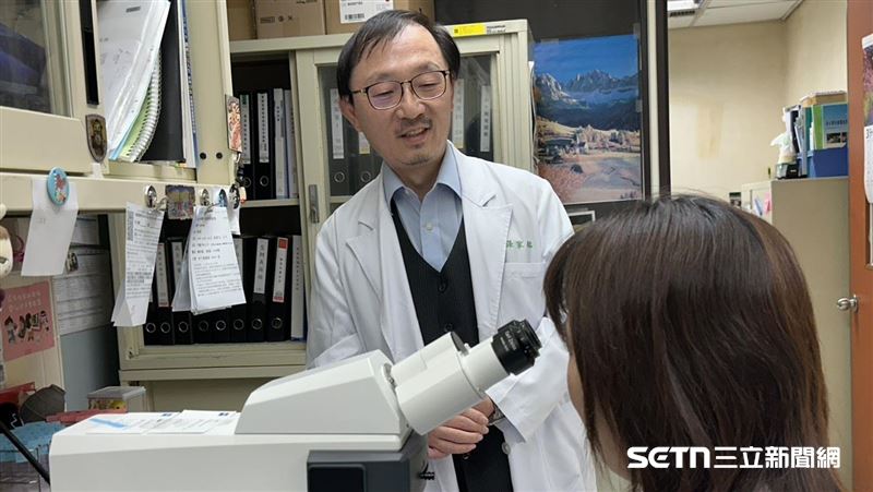 張家銘醫師表示:「婚姻其實是兩個神經系統的合作,而不是兩顆心的纏繞。」有時一段關係走不下去,可能不是你的問題、也不是對方的問題,而是「我的神經系統已經在求生了」,腦太累了,心沒有力氣愛了。(資料照/記者張雅筑攝)