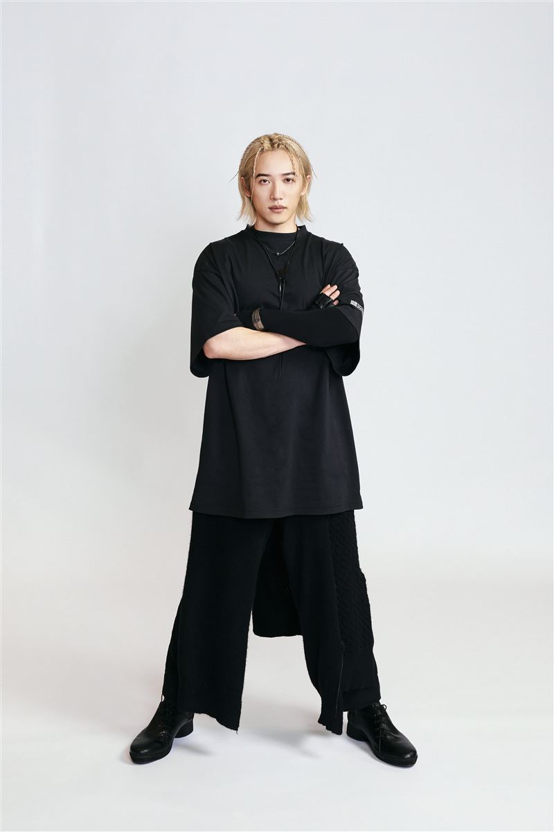 熊仔重製自己十年前發行的首張專輯，用嘻哈能量嗨翻高雄跨年舞臺。（圖／年代提供）