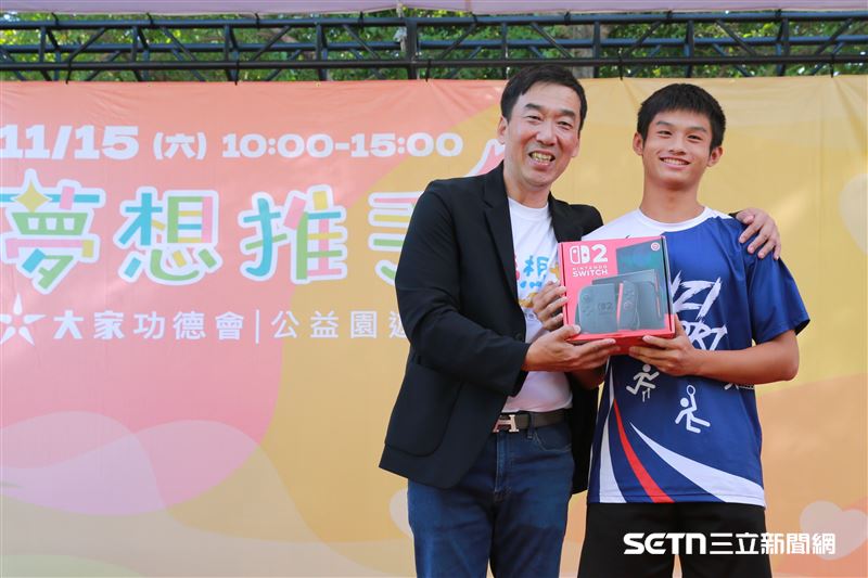 大家功德會理事長廖紀友表示，這次園遊會的舉辦，不僅是為了募集善款，更希望打造一個讓孩子們展現才華、實現夢想的平台。他強調，透過「夢想+」與「築夢學田」等計畫，偏鄉與弱勢孩子也能獲得資源與機會，學會用自己的努力靠近夢想，讓公益真正成為孩子成長路上的支持力量。（圖／受訪者提供）