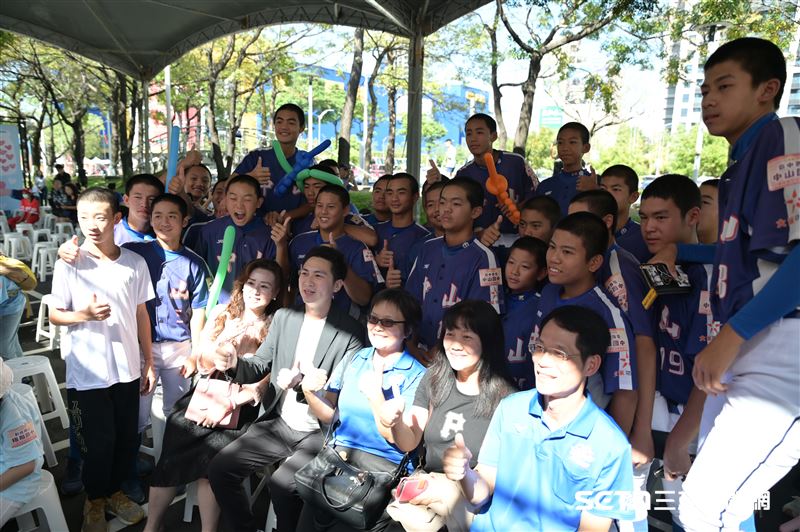 許多學校的老師和教練認為，孩子們在園遊會中透過自身努力賺取比賽經費，這樣的體驗能讓他們深刻理解到：想要實現夢想，就必須付出行動與努力，學會承擔責任。相信這份經驗將成為他們人生中寶貴的養分，「這樣，最後的成果，就會更完整而深刻。」（圖／受訪者提供）