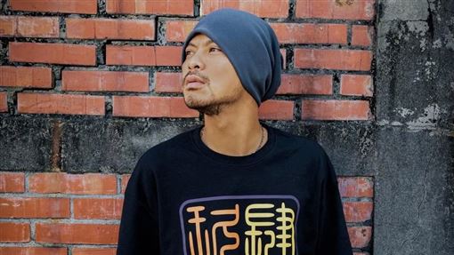 黃明志哭窮求新歌贊助商！網不買單罵爆