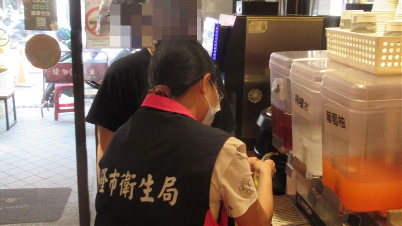 外送餐飲稽查4家違規 人从众、六扇門上榜