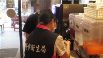 外送餐飲稽查4家違規 人从众、六扇門上榜