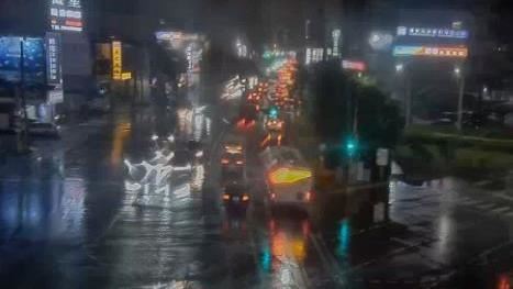 南港汐止塞爆!他卡車內2小時:從沒見過