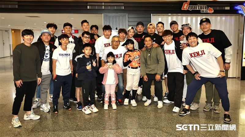 樂天桃猿總教練古久保健二都被不續約，不僅球迷吃驚，就連球員也都覺得難以接受。（圖／記者劉彥池攝影）