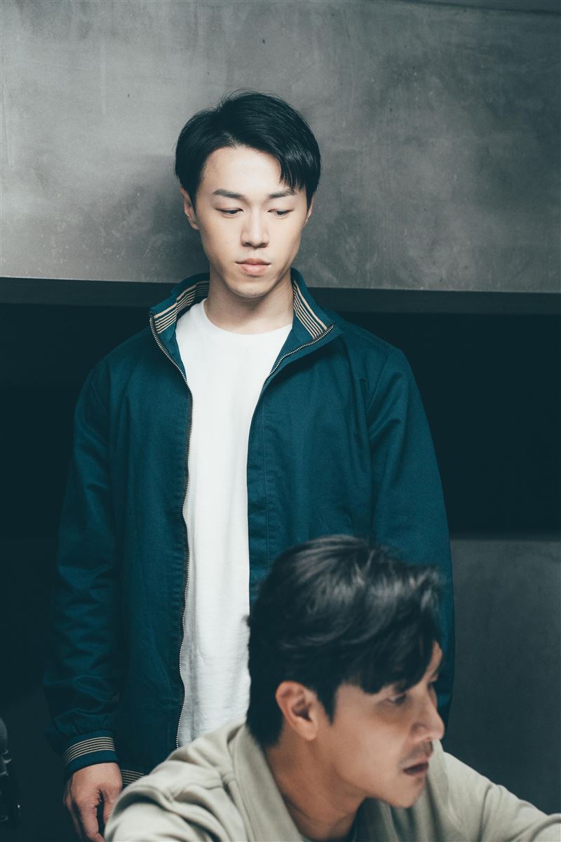 游書庭（上）與謝佳見合作。（圖／獨具慧眼文創提供）