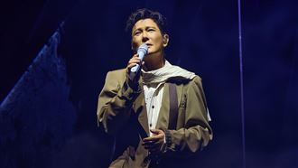 張信哲「今夜不鎖門」開撩　荷蘭女粉哭翻