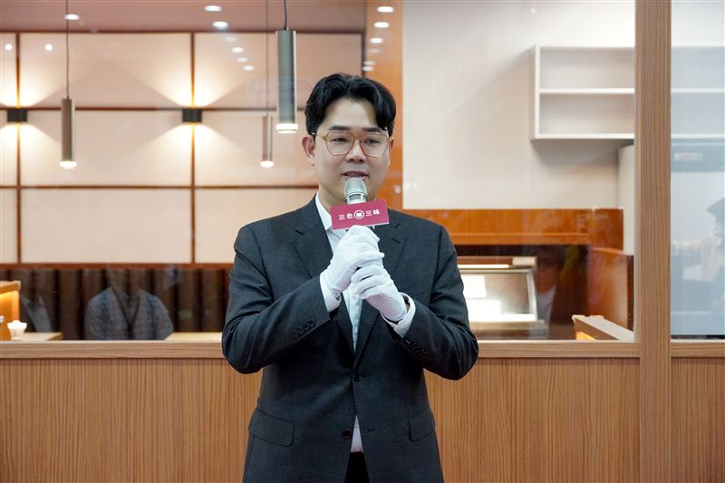 韓國代表 李旼奎 致詞，希望透過百貨與多零售通路，讓更多消費者能在日常生活中體驗到來自韓國傳統釜飯文化。（圖／三色三味提供）