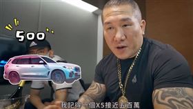 館長依約砸下1500萬到BMW旗艦店簽約,買下4台車犒賞「大師兄」李慶元等員工。（圖／翻攝自館長成吉思汗YouTube）