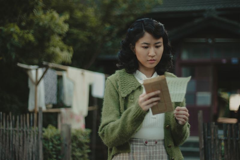 9m88在電影中飾演小時候被送到台北當童養媳的「阿霞」，長大後不願意和養父的兒子結婚，因而離家另謀出路。（圖／華文創 提供）