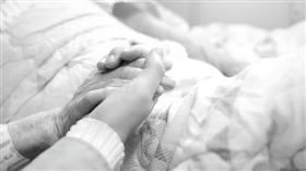 癌症,摩擦,媽媽,父親,機車,匿名公社,孝順,和解（示意圖／pixabay）