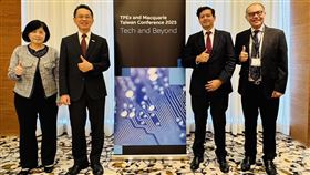 櫃買中心簡立忠董事長(左二)、陳麗卿總經理(左一)與麥格理證券Mr. Adam Zaki, Global Head of MacCap Equities (右二)、柳志達總經理(右一)於會場合影。（圖／櫃買中心）