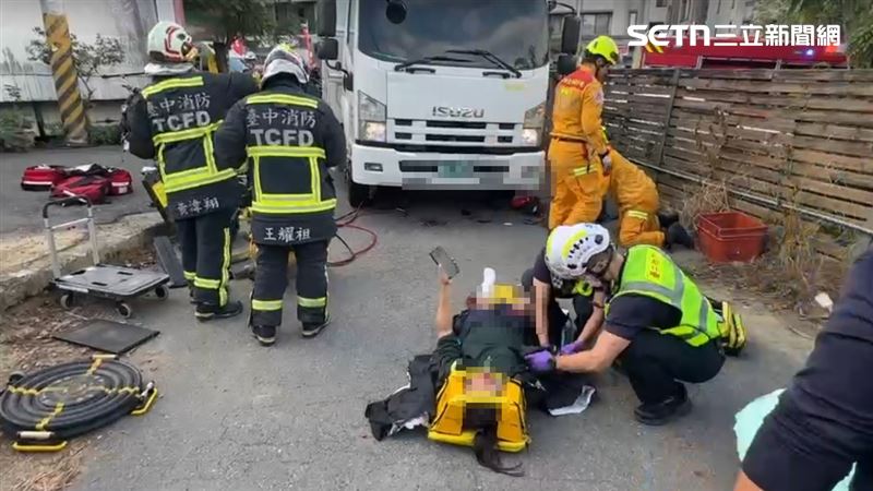 台中市北屯區松竹路一段526巷內今天（18日）清晨6時許，發生死亡車禍。（圖／翻攝畫面）