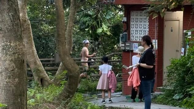 獨／來去一陣風！ 全裸登山俠被拍到了