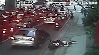 車停路中還開門　三寶駕駛擊落騎士頭撞地