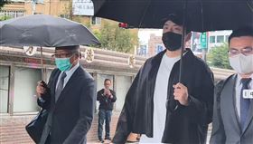 王大陸到法院不發一語。（圖／記者莊淇鈞攝影）