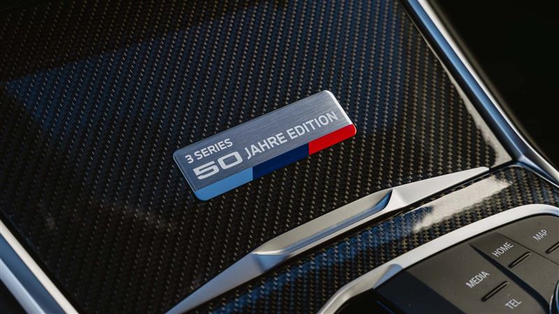 BMW M340i xDrive 50週年紀念銘牌。（圖／翻攝BMW網站）