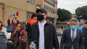 王大陸當庭認罪後離開法院。（圖／記者莊淇鈞攝影）