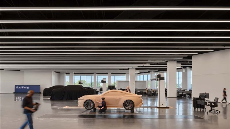 模型車、原型車可以被直接運上樓。（圖／翻攝Ford網站）
