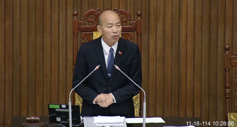 韓國瑜緩頰稱「深呼吸喝口水」。（圖／翻攝自國會頻道）