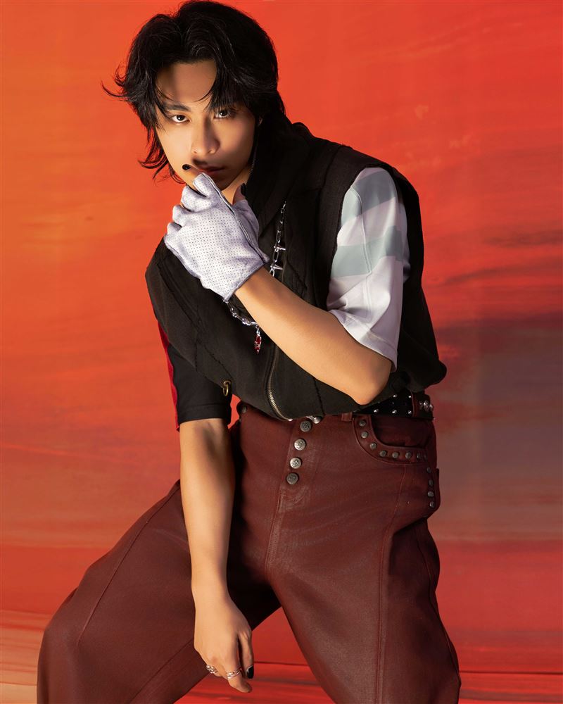 FEniX〈BACK TO THE TIME〉不僅是團魂主打，更由隊長MAX親自創作。（圖／華納音樂提供）