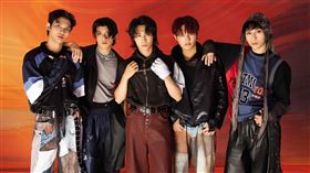 FEniX左起浦洋、峻廷、MAX、承隆、家齊。（圖／華納音樂提供）