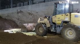 新／25萬毒蛋運往銷毀　警方全程戒備護送(圖/翻攝畫面)