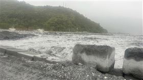 今晨馬太鞍溪突然暴漲。（圖／公路局提供）