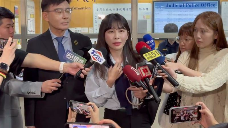 「仙塔律師」李宜諪現身台北地院開庭。（圖／翻攝畫面）