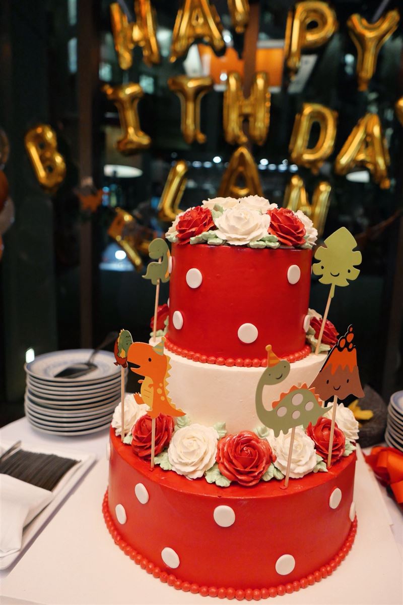 陳美鳳特別飛泰國幫藍心湄慶生。（圖／翻攝自陳美鳳臉書）