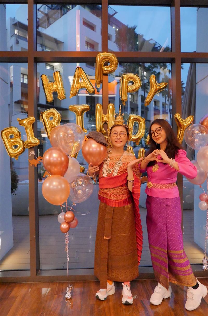 陳美鳳特別飛泰國幫藍心湄慶生。（圖／翻攝自陳美鳳臉書）