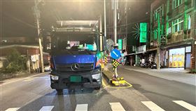 中壢,大貨車,行人,紅燈（圖／翻攝畫面）