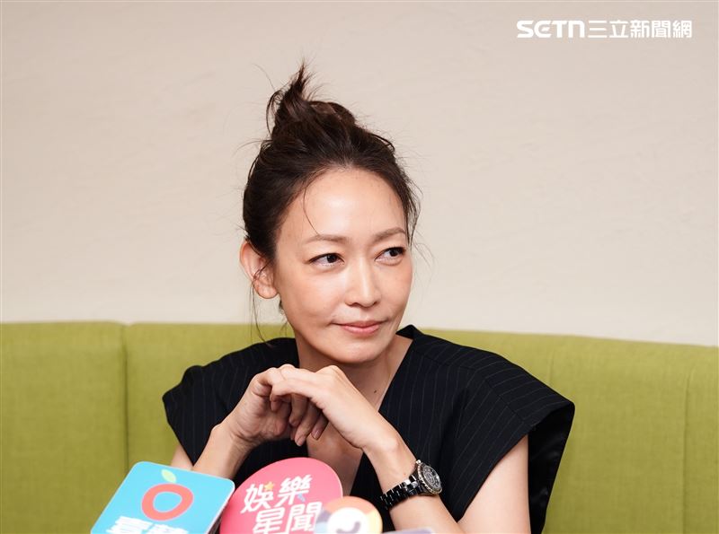 潘慧如會與米可白一起協助人人犬舍的狗狗安置。（圖／記者趙于瑩攝影）