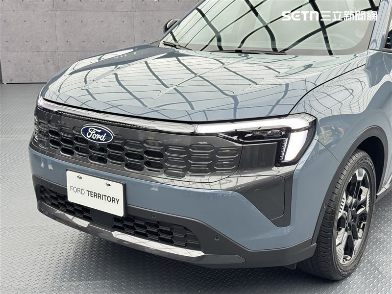 配備F-150 的LED光斧日行燈。（圖／鍾釗榛攝影）