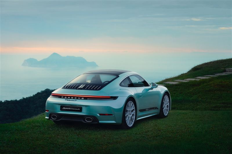 保時捷911 Carrera T「Formosa」台灣限定版，概念來自台灣的山海風景。（圖／Porsche提供）