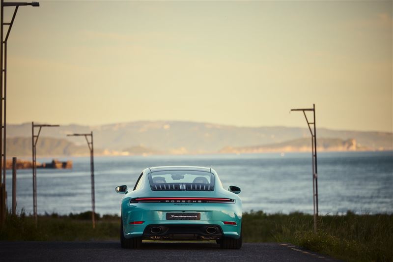 車身採用Ipanema Blue Metallic金屬藍，象徵環繞台灣的蔚藍海洋。（圖／Porsche提供）