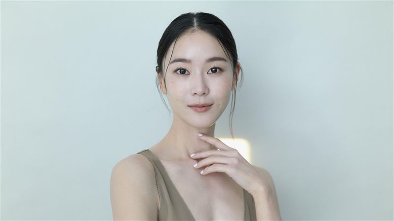 鍾瑶才宣布發行新書 《她的名字是一條魚也是一隻鳥》。（圖／星星相藝提供）