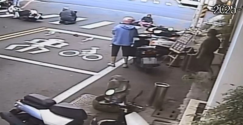 白車闖紅燈衝撞2輛機車，害高姓女騎士慘死，竟肇事逃逸。（圖／翻攝員林人大小事臉書）