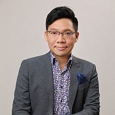 台股18日收盤狂洩逾700點，林昌鑫一早便點出，在全球資金緊縮下，單一利多恐難扭轉頹勢，午後盤勢應驗其觀點，輝達財報也成未知數，呼籲投資人現應多觀察「現金為王」。 （圖／翻攝自臉書平台 @林昌興）