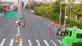 闖紅燈,車禍,南投,資源回收,阿嬤,砂石車（圖／翻攝畫面）