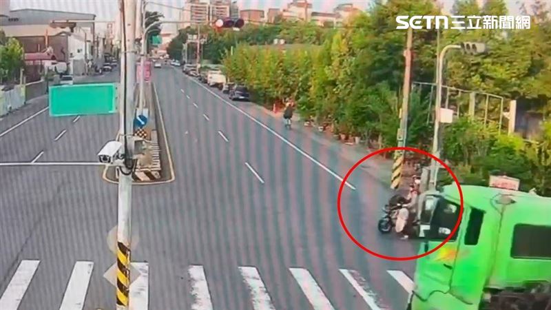 驚悚畫面曝光！砂石車闖紅燈撞資源回收嬤