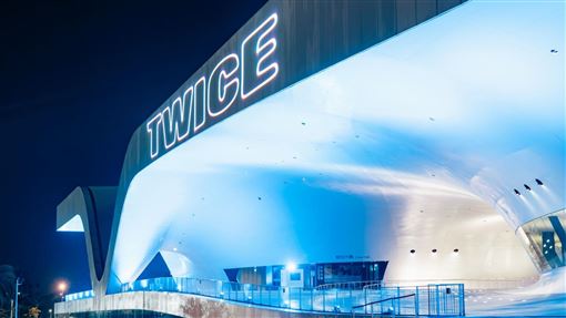 TWICE演唱會前夕　高雄7大地標炫爆港都