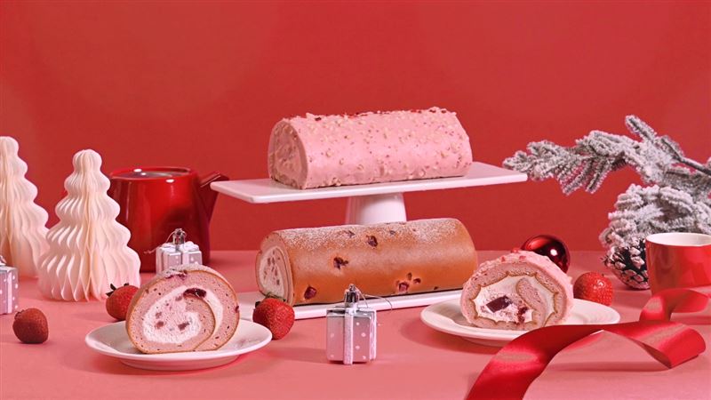 亞尼克獻上草莓脆皮巧克力以及戲雪尋莓生乳捲，草莓控手刀快衝。（圖／品牌業者提供）