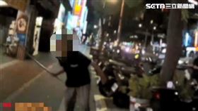 江子翠,捷運站,隨機,傷人,鐵棍,阿伯,亂打人,襲警,新北,板橋（圖／翻攝畫面）