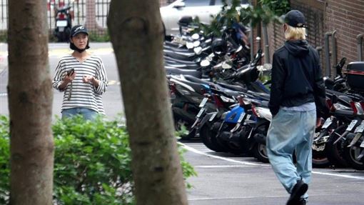 鍾瑶熱戀直擊　「半圈外」對象曝光了