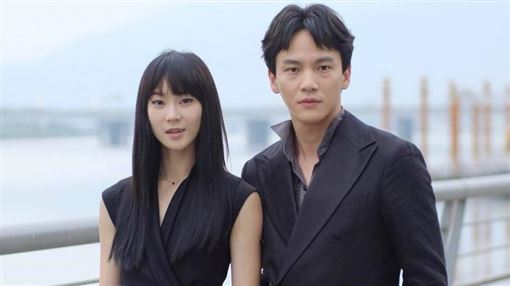 鍾瑶跟他一吻定情　曹晏豪分手後閃婚